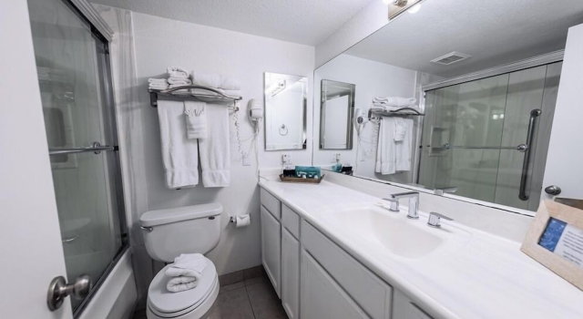 Апартаменты c 1 комнатой с балконом 103 Fully Furnished 1BR Suite-Prime Location! by RedAwning