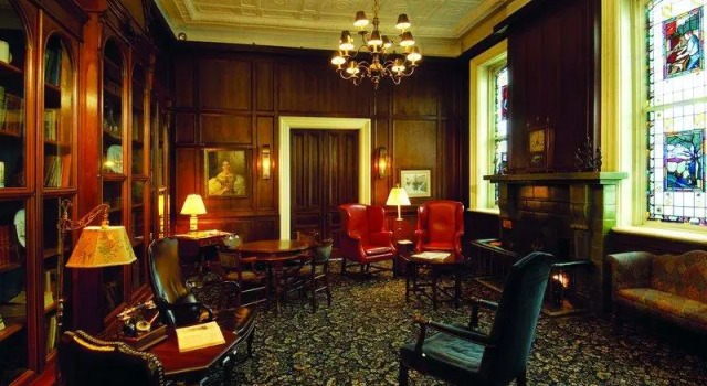 Номер Superior St James Hotel
