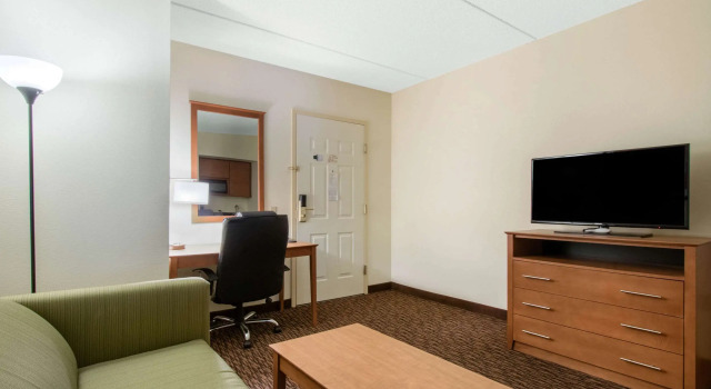 University Hotel & Suites Shippensburg, Trademark by Wyndham, Book Hotel Hoteller i Pennsylvania med parkering, Parkering