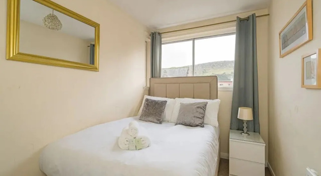 Апартаменты Royal Mile 2BR Apartment Private Balcony