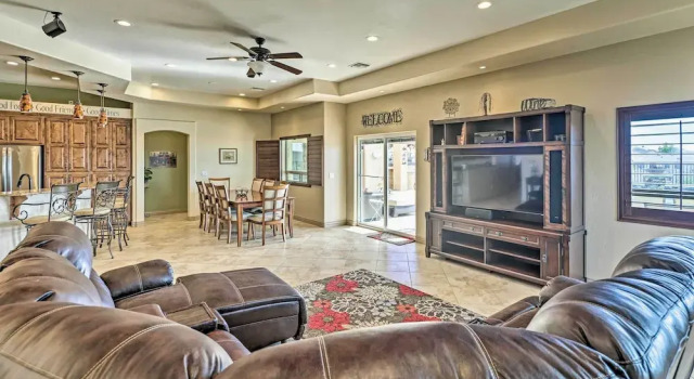 Luxe Retreat w/ Lake Havasu View & Pool!, Забронировать Дом для отпуска Лейк-Хавасу-Сити штат Аризона
