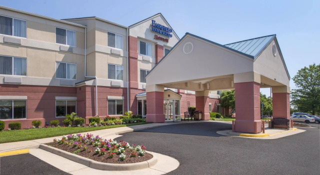 Fairfield Inn Dulles Airport Chantilly, Varaa Hotelli Chantilly 