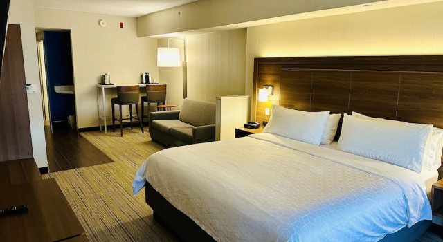 Двухместный люкс Holiday Inn Express Hotel & Suites Milton by IHG