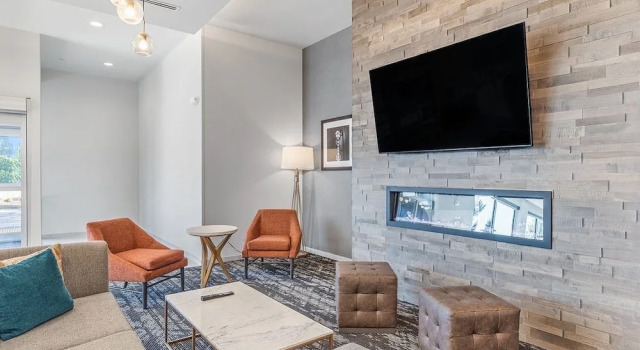 La Quinta Inn & Suites by Wyndham Centralia, 预订 酒店 森特勒利亚 华盛顿州