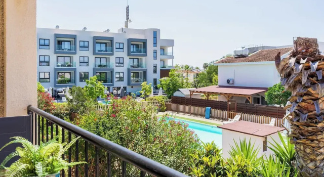 Lazuli 1-BR W Pool & Balcony in Larnaca, Book Hotel Larnaka Larnaca Region