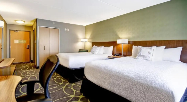 Четырёхместный номер Standard Fairfield Inn & Suites by Marriott Guelph