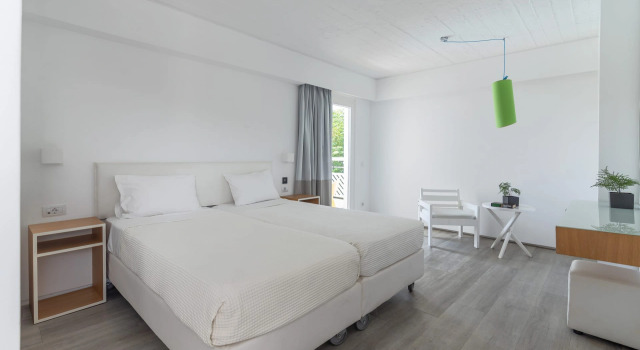Двухместный номер Superior Marathon Beach Resort