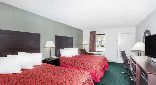 Четырёхместный номер Standard Days Inn by Wyndham Hendersonville