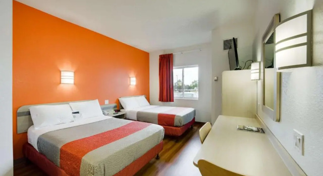 Четырёхместный номер Deluxe Motel 6 Brampton, ON - Toronto