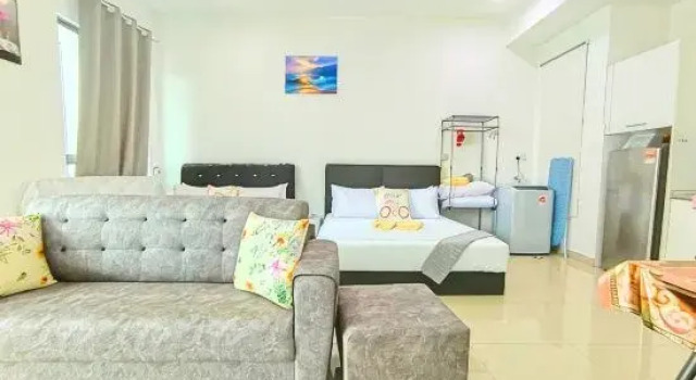 Люкс Airly Cybersquare Ensuite with Pool View #CS7