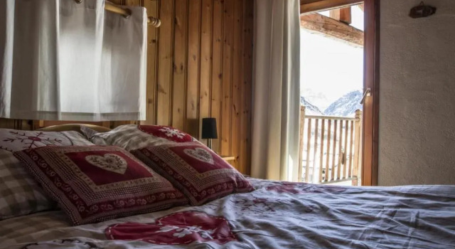 Bel Appartement Dans Chalet Traditionnel A Bonneval Sur Arc 84924, Забронировать Шале Бонневаль-сюр-Арк Maurienne Valley, рядом с Горнолыжный подъемник Валонне