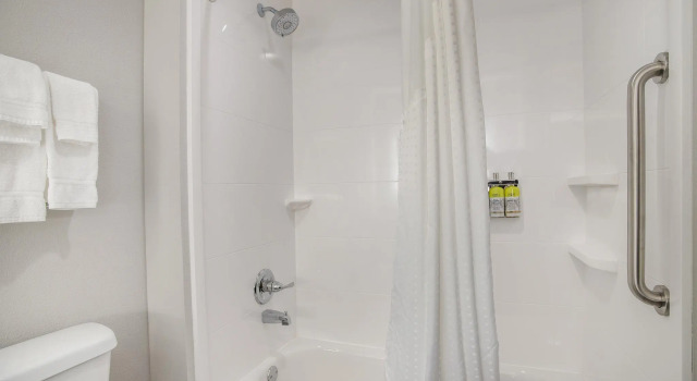 Четырёхместный номер Standard Holiday Inn Express & Suites Tulsa East - Catoosa by IHG