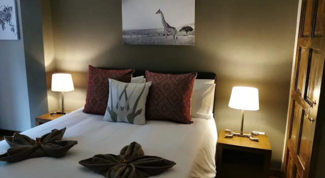 Двухместный номер Superior c 1 комнатой Aerotropolis Guest Lodge