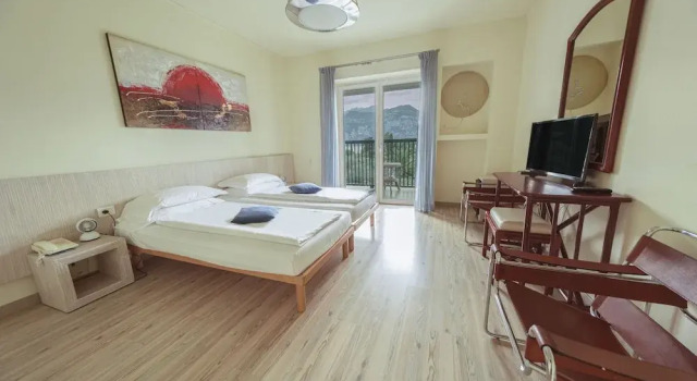 Номер Standard с балконом и с видом на озеро Club Hotel Olivi