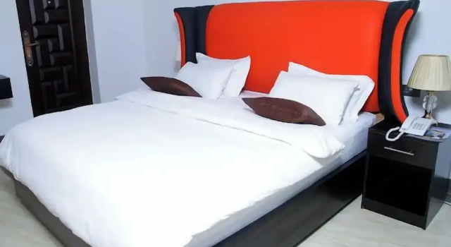 Ugwis Hotel and Suites