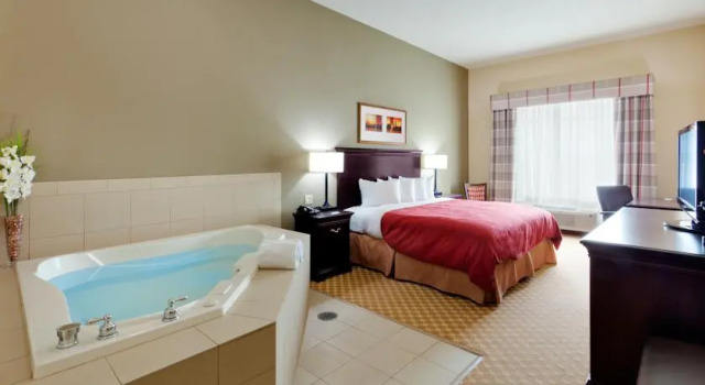 Country Inn and Suites Tulsa
