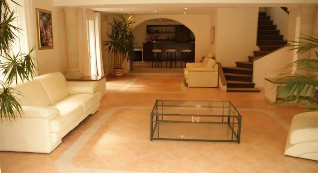 Demeure De Charme, Book Apartment  