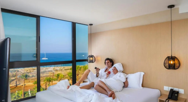 Полулюкс с видом на море Leonardo Crystal Cove Hotel & Spa - Adults only