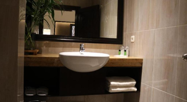 Tanjung Plaza Hotel, Prenota Hotel Hotel 3 stelle a Trawas, 3*