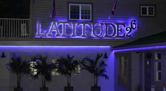 Latitude 26 Waterfront Boutique Resort - Bonita Springs, Book Ferieresort Hoteller i North Naples med pool, Swimmingpool