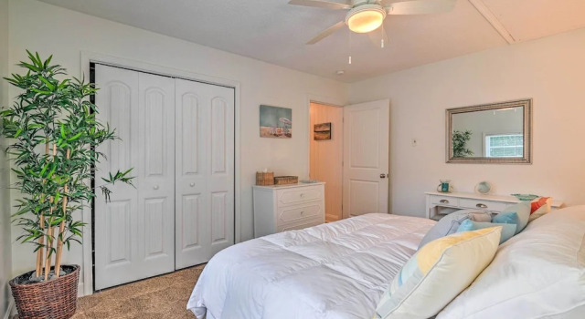 Коттедж с 3 комнатами Bright & Sunny Home ~ 14 Mi to Myrtle Beach!