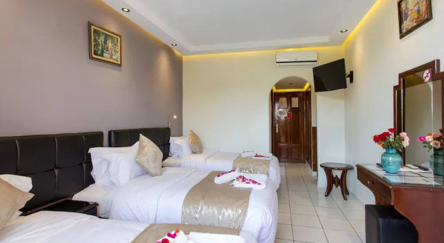 Трёхместный номер Standard с балконом Hotel Akabar