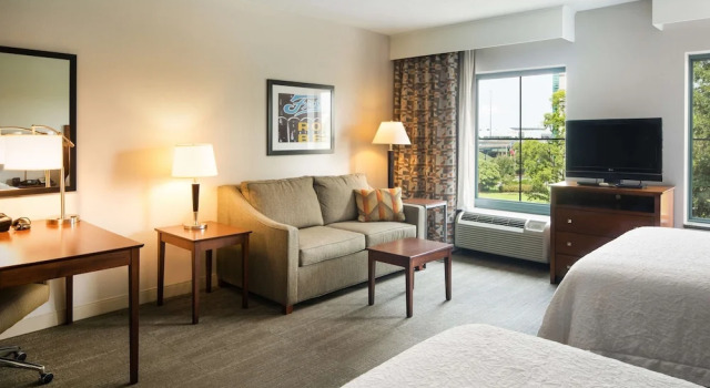 Четырёхместная студия Hampton Inn & Suites Little Rock-Downtown