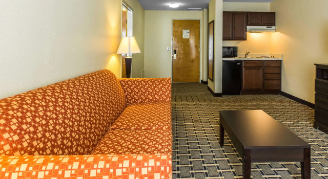 Quality Inn West of Asheville, Забронировать Отель Отели Кантона с парковкой, Парковка