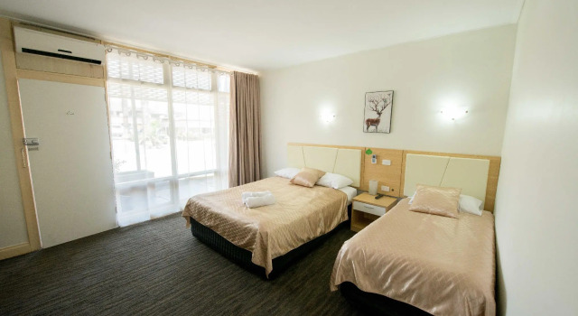 Номер Deluxe Jacksons Motor Inn
