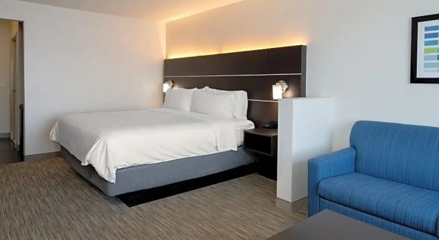 Двухместный люкс c 1 комнатой Holiday Inn Express & Suites - Bullhead City by IHG