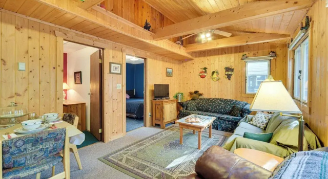 Коттедж Hayward Cabin w/ Boat Slip + Fish House!