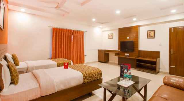 OYO 11400 The Down Town Suites