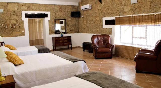 Villa With 4 Bedrooms in Castelo Branco, With Enclosed Garden and Wifi, Rezervați Vilă Escalos de Baixo Centro Region