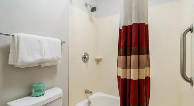 Четырёхместный номер Standard Red Roof Inn Durham - Duke Univ Medical Center