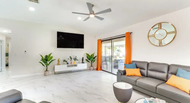 Game Room, Hot Tub & Mtn Views: Palm Springs Gem, Забронировать Дом для отпуска Палм-Спрингс Coachella Valley