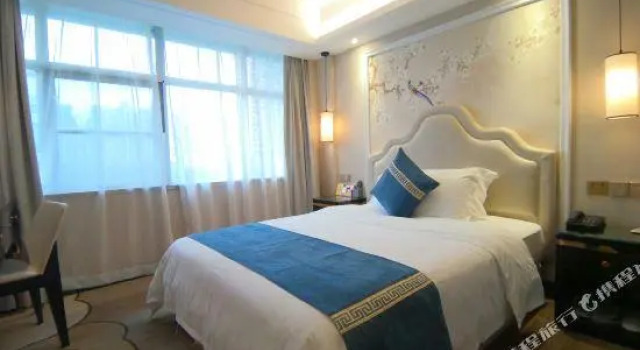 Люкс Deluxe Huangyuxuan Hotel (Fumin Subway Station of Shenzhen Convention and Exhibition Center)