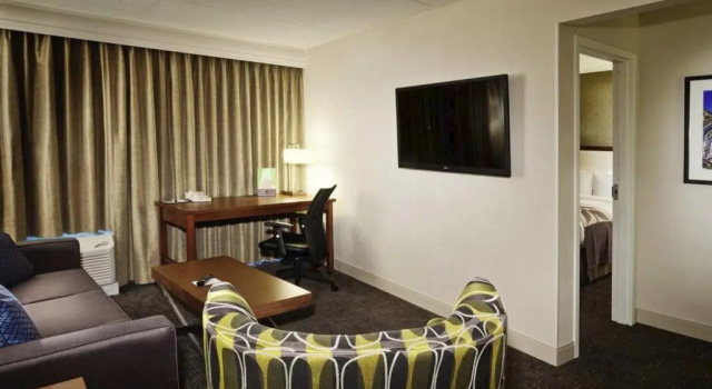 Полулюкс DoubleTree by Hilton Hotel South Bend