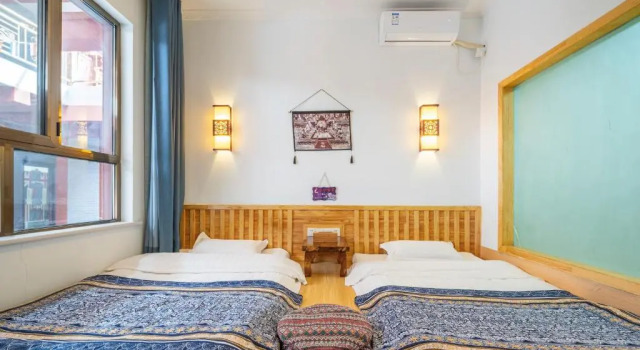 Номер Deluxe Dunhuang Hu Yang Inn