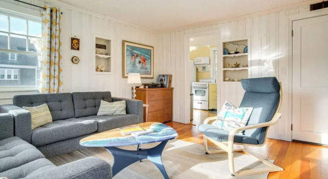 Коттедж Walk to Monument Beach: Cape Cod Cottage w/ Grill