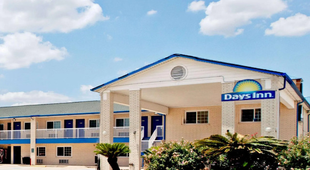 Двухместный люкс c 1 комнатой Days Inn by Wyndham Baytown TX