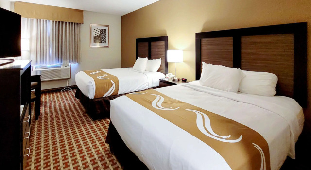 Четырёхместный номер Standard Quality Inn & Suites Marion