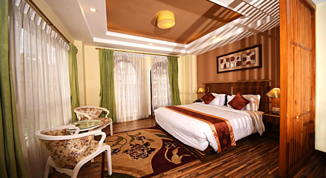 Люкс с балконом DOM Himalaya Hotel