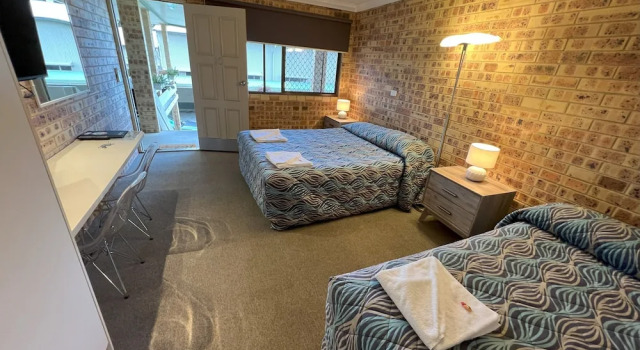 Четырёхместный семейный номер Standard Golden Beach Motor Inn, Caloundra