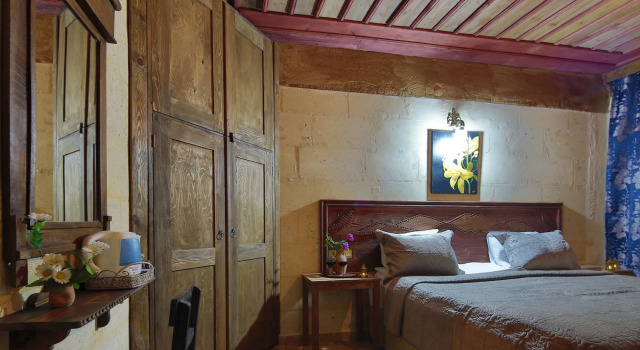 Jerveni Cave Hotel