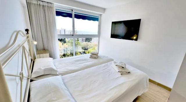 Skol 514 East Facing Duplex Apartment with Sea Views, Забронировать Апартаменты/квартира Отели Марбелья с бассейном, рядом с Музей гравюры, Бассейн