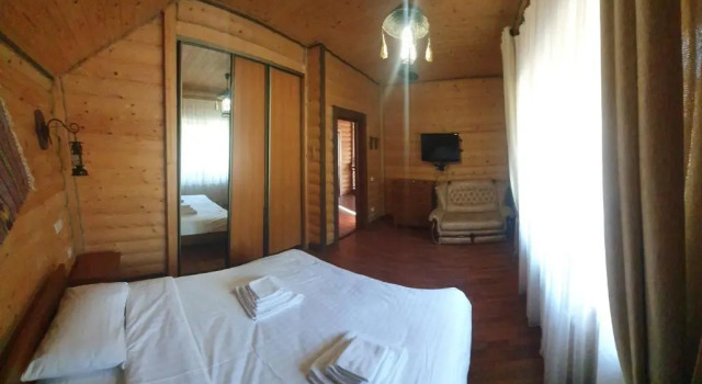 L-Khutor Cottage №7, Prenota Casa vacanze Hotel a Ivano-Frankovsk con parcheggio, Parcheggio