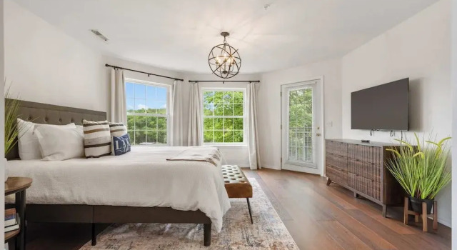 Lake It Easy Condo for 7, Boek Hotel Hotels in Coney Island met parkeren, Parkeren