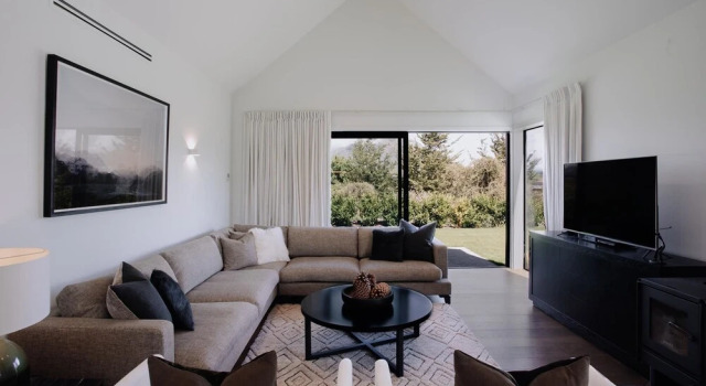 Falconer Rise by Touch of Spice, Varaa Hotelli Jacks Point Otago