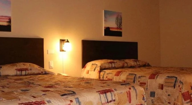Kirkfield Motor Hotel & Club 3D, Varaa Hotelli Winnipeg Manitoba