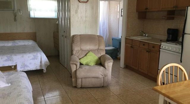 Carousel Suites, Varaa Mini-hotelli Redington Shores Florida
